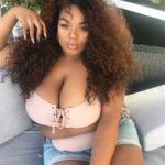 Plus size / Curvy model Lauren (aka Ellemxdison) modeling a plus size tan top and plus size jean shorts