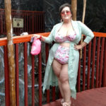 Jenna Lee (@jennsgotcurves) is wearing a plus size two piece swimsuit by @plussize_meplz