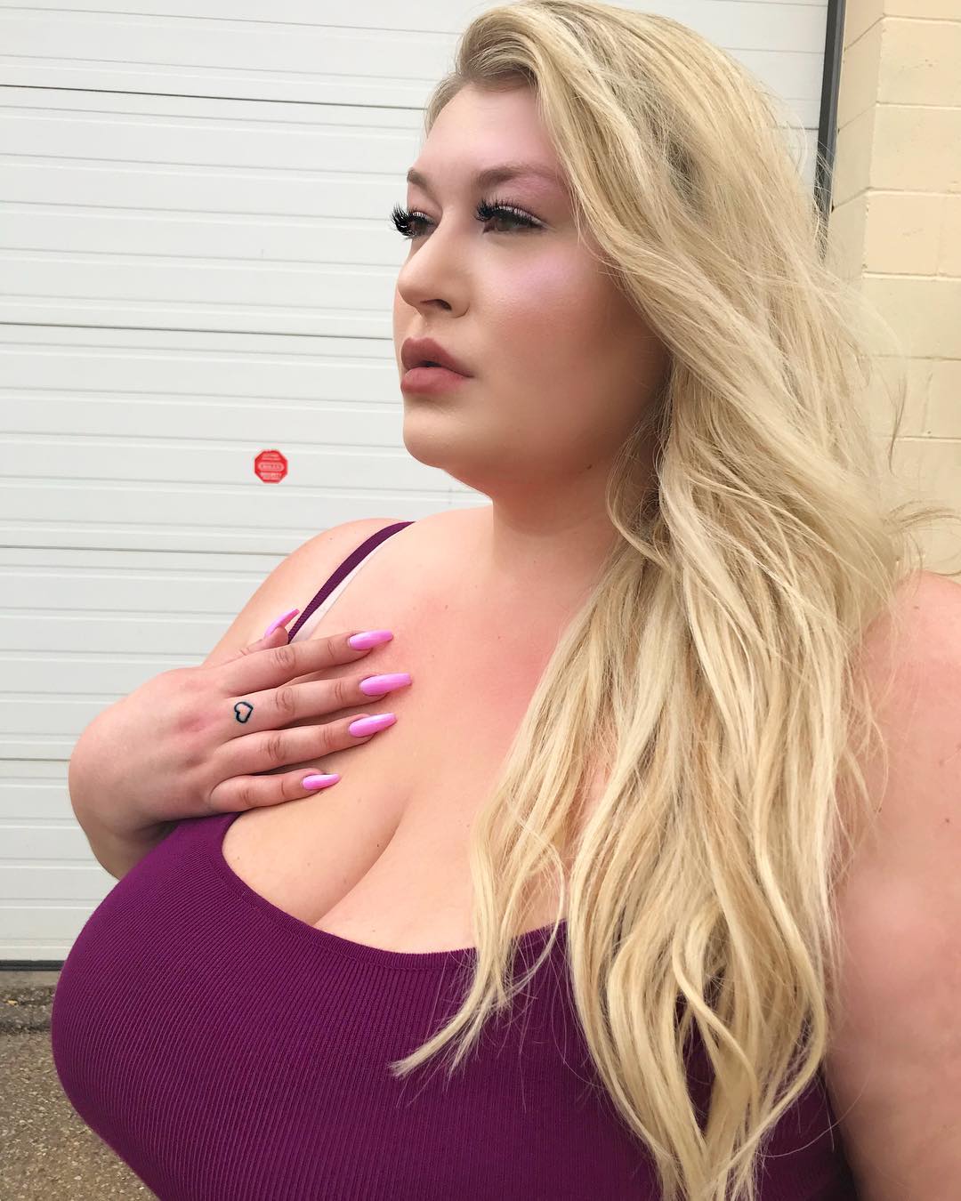  Plus  Size Model  Lyndsay Patricia aka PlusSizeBarbiiee 