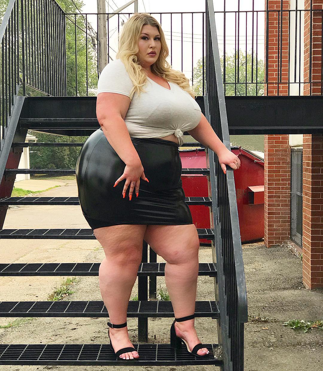 Lyndsay Patricia Plus Size Images and Photos finder.