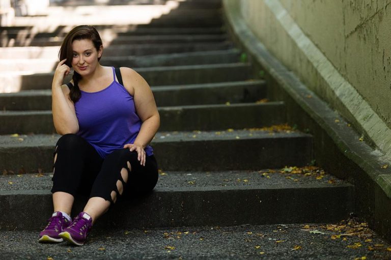 Plus Size Model Jonna Capone (aka CurvyCapone) is wearing plus size activewear by @lanebryant