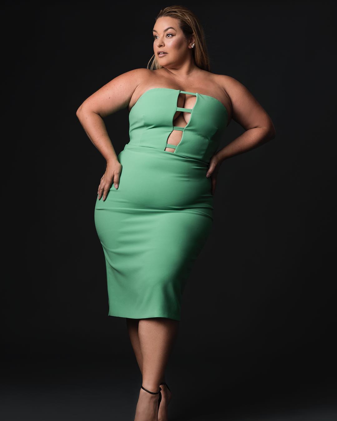 Plus Size Model Laura Lee - The Curvy List