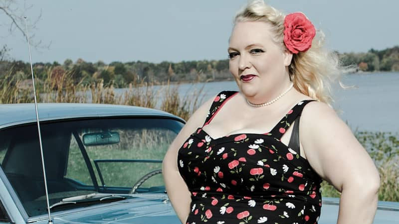 Prissy Missy Doll a plus size blogger and pin up girl poses in front of a classic Mustang